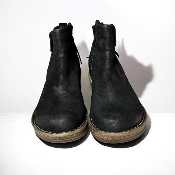 🌻NEW w/Tags Born "Varas" Black Distressed Suede Ankle Boots Size 6 - Picture 6 of 10